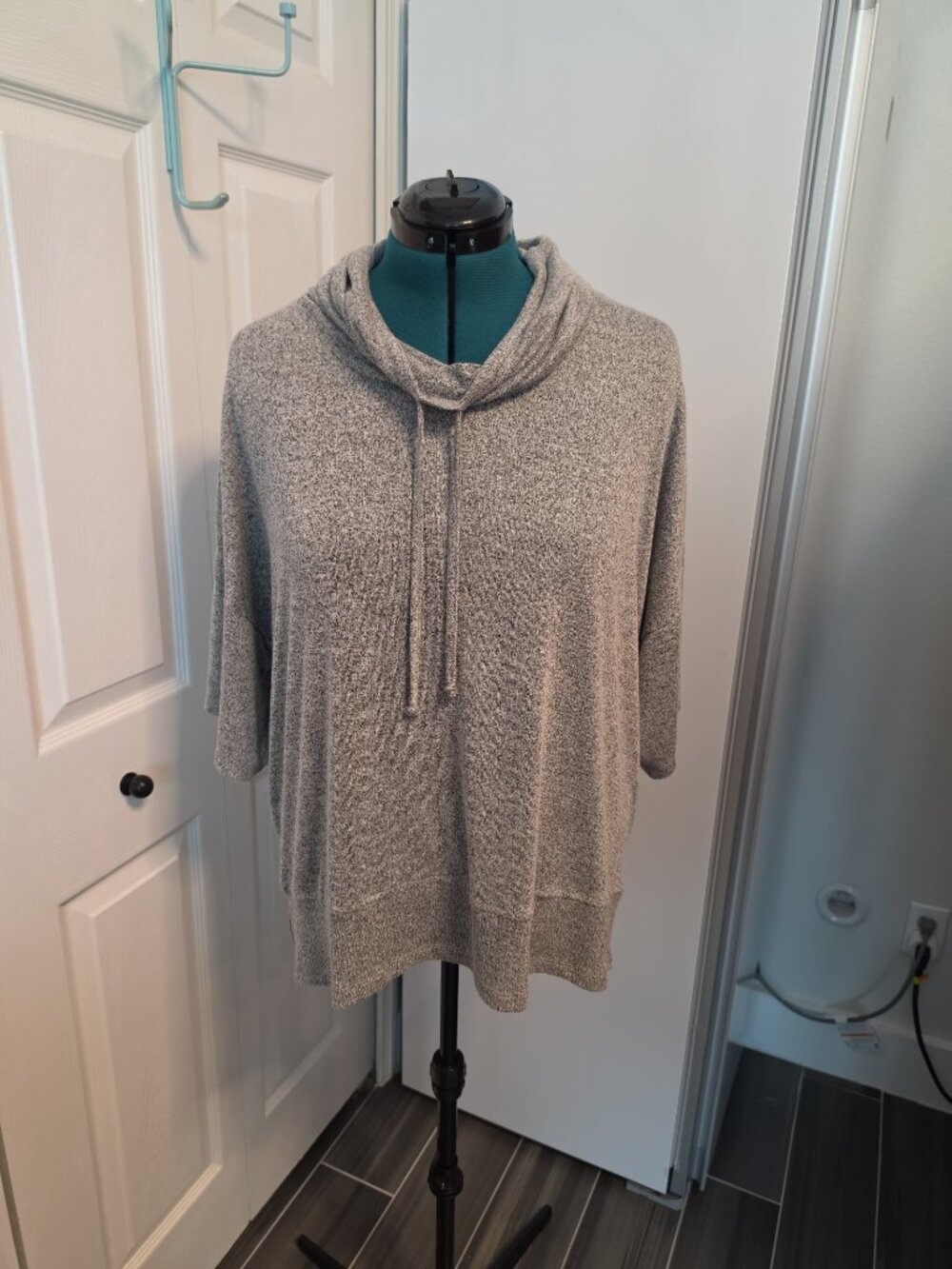 Natori Short Sleeve Top — Size XL